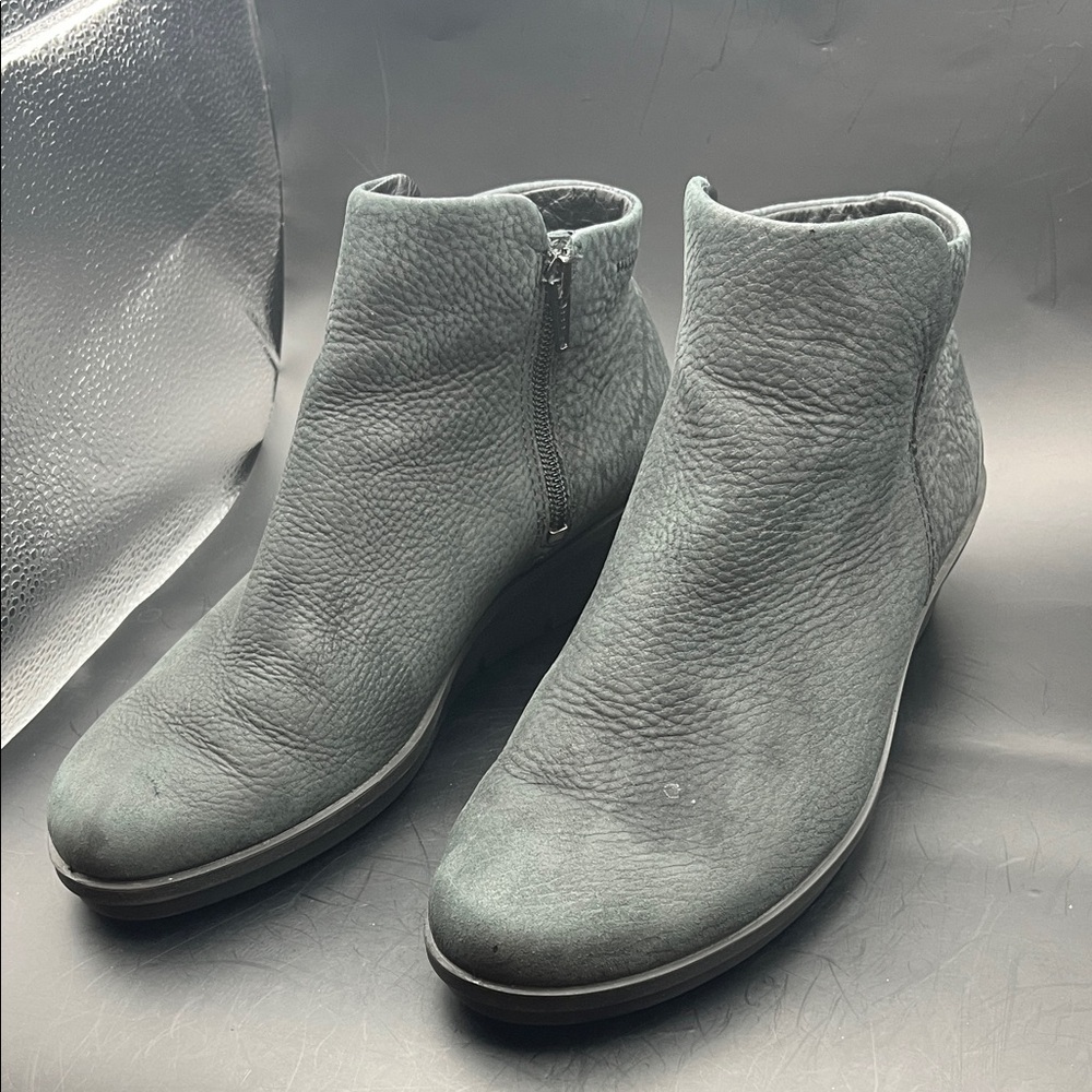 Ecco Womens Skyler Boot Size 7 Waterproof Chelsea Bootie Low Wedge Heel Shoe